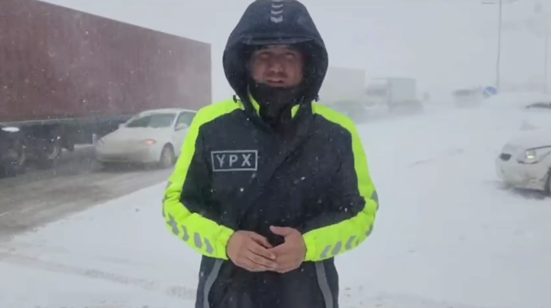 Изрображение 'Из-за сильного снегопада временно закрыт перевал "Камчик"'