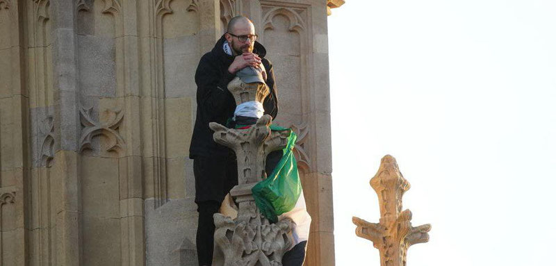 Image of 'A man who climbed the famous Big Ben tower in London was arrested.'