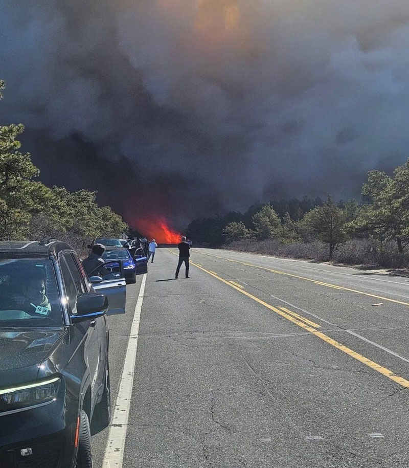 Image of 'Due to a major fire, a state of emergency was declared in New York.'