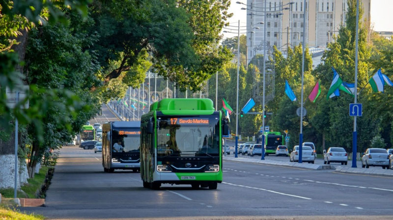 Image of 'Drivers who enter the bus lane will be fined from 375,000 to 1,125,000 UZS.'