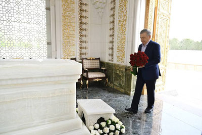 Image of 'Mirziyoyev visited the mausoleum of Islam Karimov.'