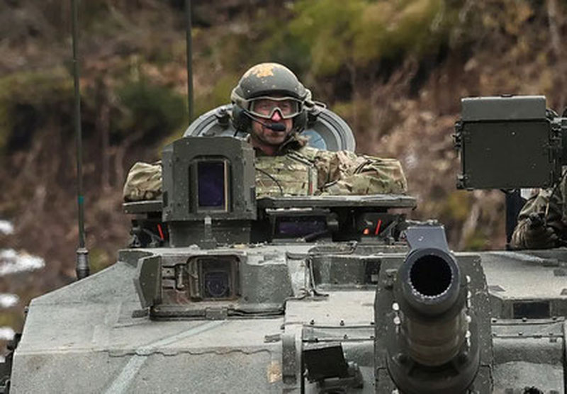 Image of 'Prince William went to the Russian border in a tank.'