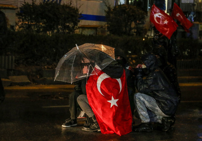 Image of 'In Turkey, more than 1000 people have been arrested in the demonstrations that have been ongoing for five days.'