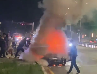 Изрображение 'В Ташкенте сгорел автомобиль BYD (видео)'