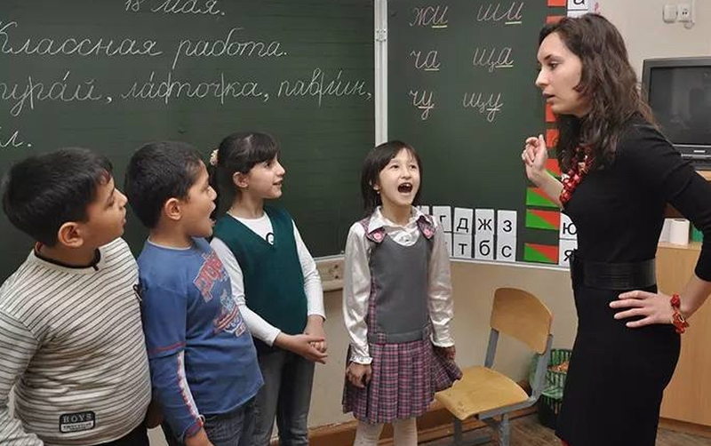 Изрображение 'В России МВД будет вести учет детей-мигрантов в школах'