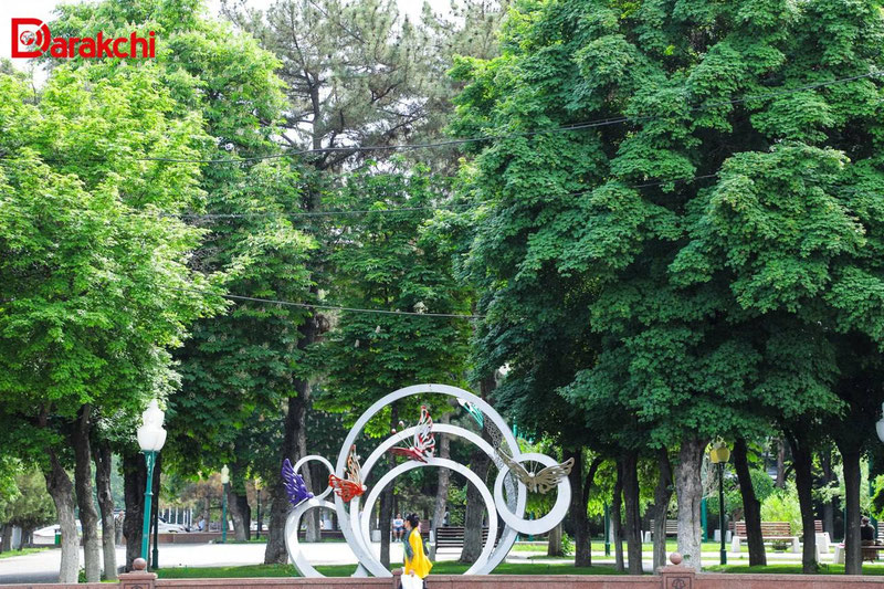 Image of 'What will the weather be like on the first day of the new week?'