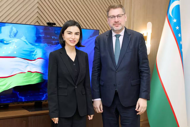 'Саида Мирзиёева Европа Иттифоқининг Марказий Осиё бўйича махсус вакили билан учрашув ўтказди'ning rasmi