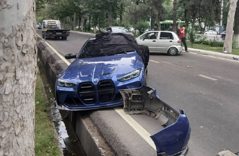 Изрображение 'В Ташкенте BMW столкнулась с "Матизом"'