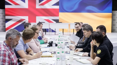 'Britaniya Rossiyaning muzlatilgan aktivlari hisobidan Ukrainaga 3 mlrd dollar beradi'ning rasmi