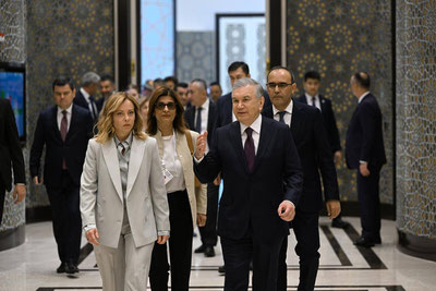 Image of 'Negotiations took place involving official delegations led by Shavkat Mirziyoyev and George Mellon.'