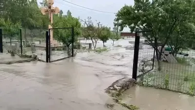 Image of 'The largest flood in 30 years is occurring in Romania, with attention paid to the delivery of the sentence and punctuation marks.'