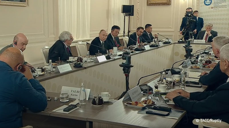 Изрображение 'Россия и Узбекистан будут вместе решать миграционные вопросы, - Владимир Путин'