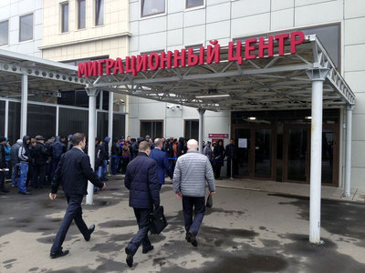 Изрображение 'Большую часть мигрантов в России составили узбекистанцы'