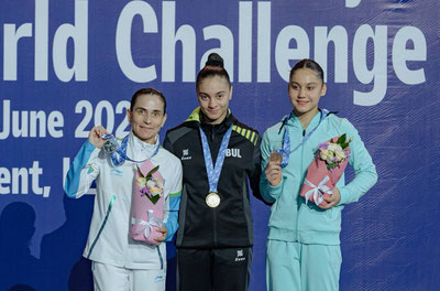 Изрображение 'Оксана Чусовитина завоевала серебряную медаль на World Challenge Cup'
