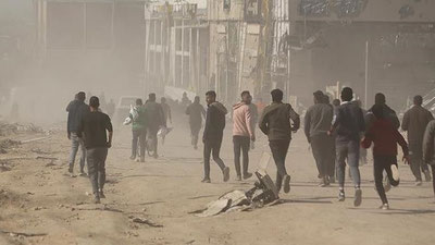 'Isroil armiyasi gumanitar yordamga navbatda turganlarga yana hujum qildi'ning rasmi