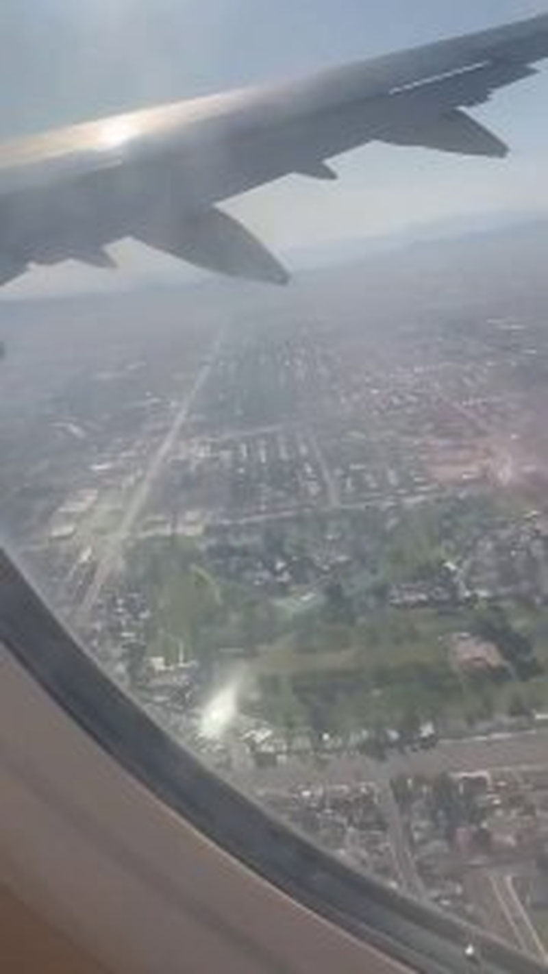 Изрображение 'Двигатель самолёта American Airlines загорелся во время полета (видео)'