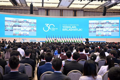Image of 'Uzbek youth ranked first in Central Asia in entering the top-500 universities, paying attention to the delivery of the sentence and punctuation marks.'