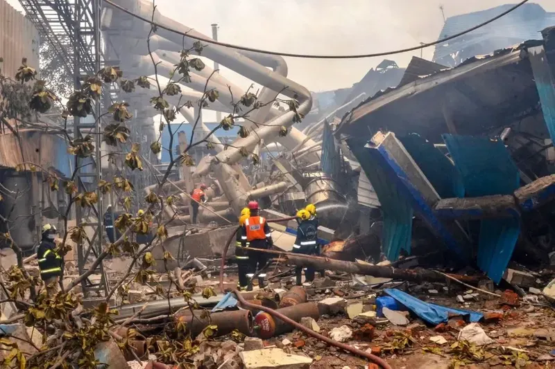 Image of 'In India, 34 people were killed in an explosion at a chemical plant.'