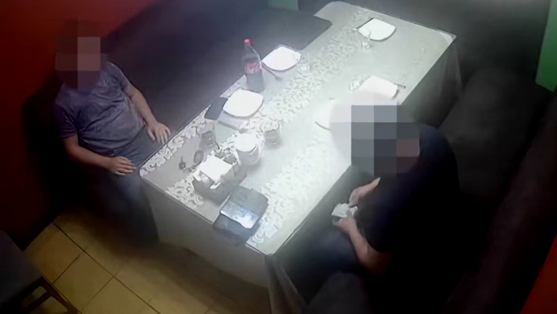 Image of 'The deputy mayor, agency and inspection staff were caught red-handed with a bribe.'