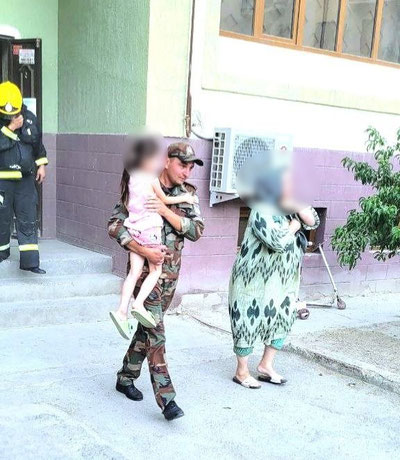 'Бухорода кўп қаватли уйнинг ертўласида келиб чиққан ёнғин сабаб 9 киши ичкарида қолиб кетди'ning rasmi