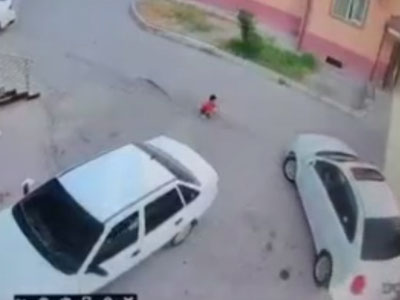 'Фарғонада 55 ёшли ҳайдовчи 3 ёшли болани босиб кетди'ning rasmi