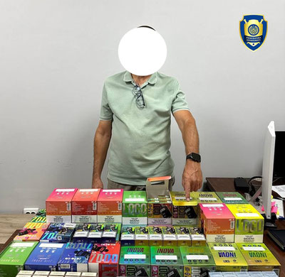 Image of 'In Tashkent, individuals attempting to sell electronic cigarettes illegally were apprehended.'