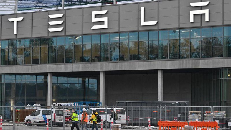 '“Tesla” 300 million dollar yo‘qotdi'ning rasmi