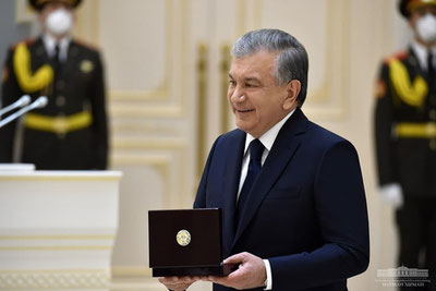 'Президент Асака тумани раҳбарларини мукофотлади'ning rasmi