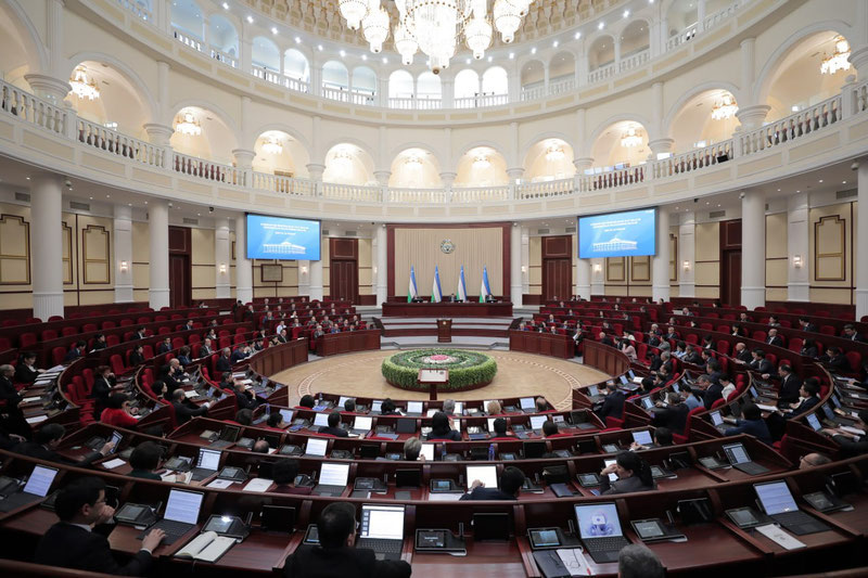 Изрображение 'Президент подписал закон, направленный на расширение прав оппозиции в парламенте'
