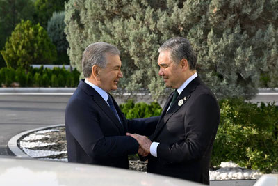Image of 'Mirziyoyev met with Berdimuhamedov in the city of Turkmenbashi.'