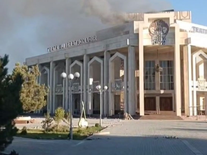Image of 'The theater remained in the middle of Syrdarya.'