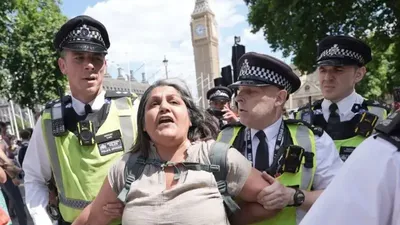 'Londonda 500 ga yaqin kishi hibsga olindi'ning rasmi