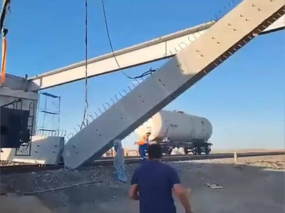 Image of 'A beam fell onto the railway track in Kazakhstan.'