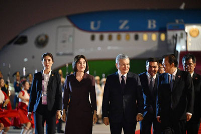 Image of 'The President and his wife arrived in China.'