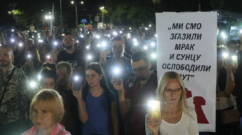 'Сербияда юз минглаб одамлар муддатидан олдин сайловлар талаб қилмоқда'ning rasmi