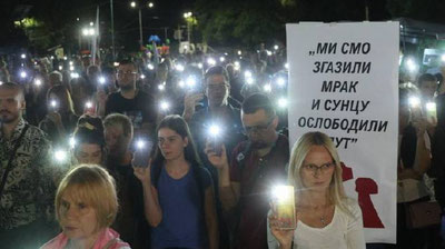 'Сербияда юз минглаб одамлар муддатидан олдин сайловлар талаб қилмоқда'ning rasmi
