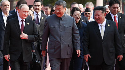 'Pekindagi harbiy paradada Si Tsinpin, Putin va Kim Chen In birga ishtirok etdi'ning rasmi