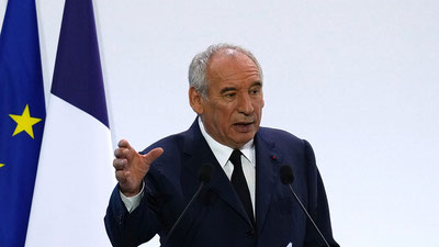 'Fransiyada hukumat isteʼfoga chiqmoqda'ning rasmi