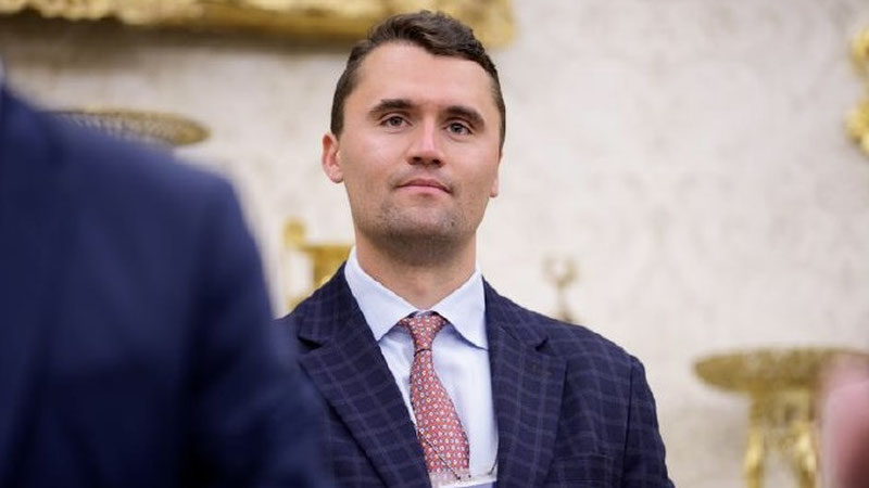'Respublikachi Charli Kirk otib ketildi'ning rasmi