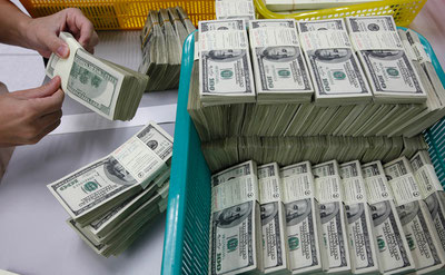 Image of 'Citizens "slept" employees of law enforcement agencies for 170 thousand dollars.'