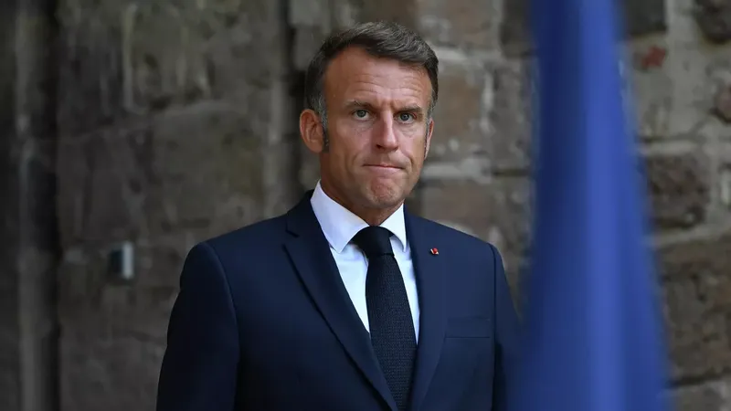 Image of 'More than 100 deputies have signed a bill to impeach Macron.'