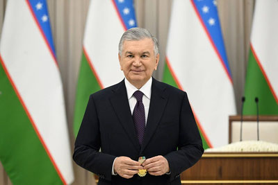 Изрображение 'Президент Узбекистана вручил государственные награды учителям'