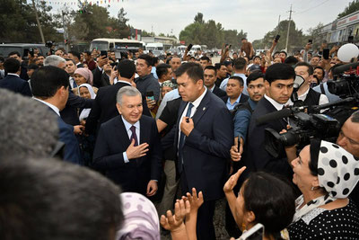 Изрображение 'Президент побеседовал с жителями махалли Шурарик Нарынского района'