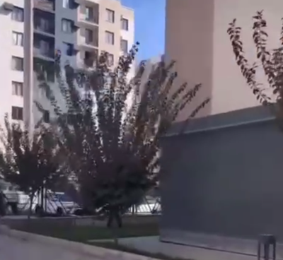 Изрображение 'В Ташкенте женщина из-за ревности к мужу вытолкнула детей из окна и спрыгнула сама'
