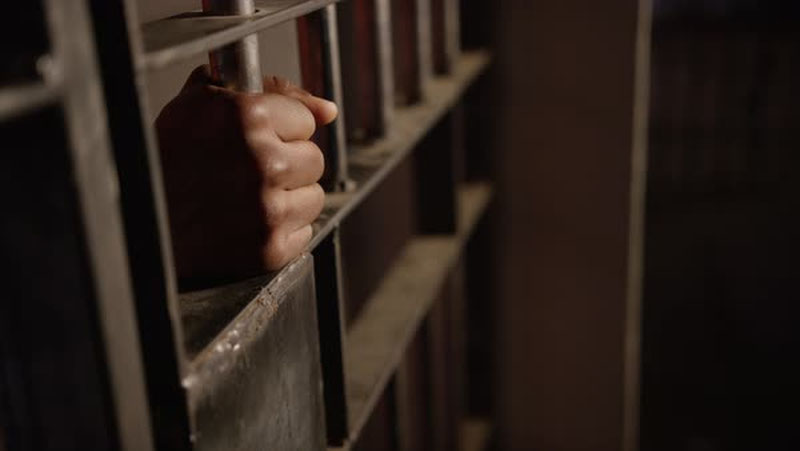 'Toshkentda yuqori lavozimli mansabdor pornografik video yuborgani uchun jarimaga tortildi'ning rasmi