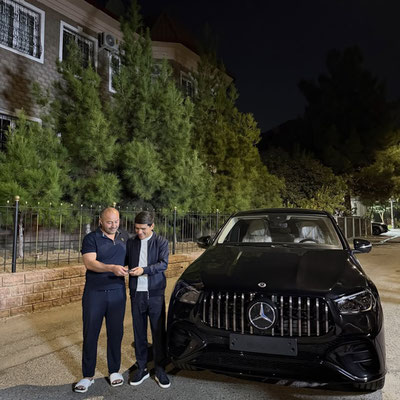 Image of 'The student gave a car as a gift to his boxing coach Kilichev.'