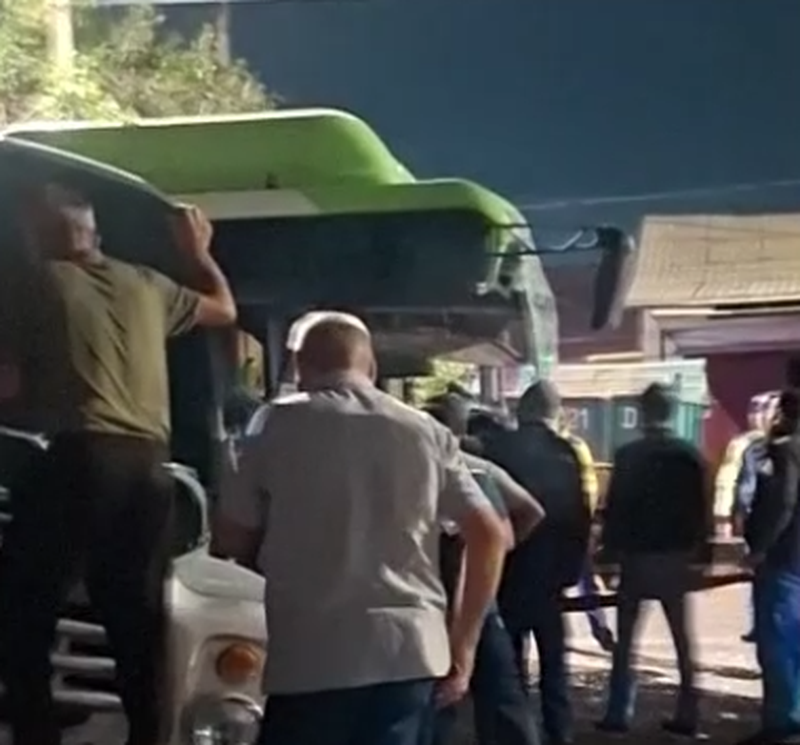 Изрображение 'В Ташкенте столкнулись грузовик и автобус'