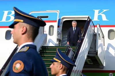 'Мирзиёев Озарбайжонга етиб борди'ning rasmi