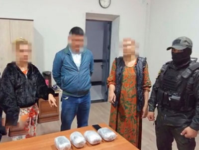 Изрображение 'В Фергане задержаны трое человек при попытке достать спрятанный в земле опий'