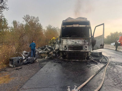 Изрображение 'В Ферганской области на трассе А-373 сгорел грузовик'